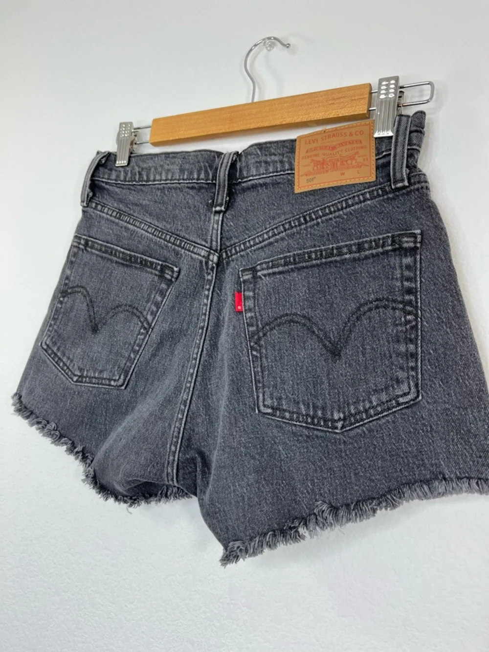 Levi's Women's Premium 501 Original, Cabo Rise Short-Black‎ size 26 - Picture 6 of 11